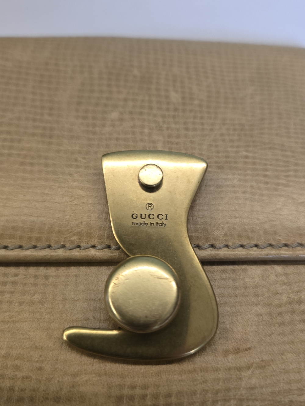 Vintage Gucci Tom Ford Hook Bi-Fold Wallet Tan - Good Hardware / As-Is - Picture 2 of 11